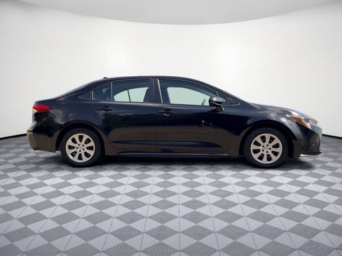 Used 2025 Toyota Corolla LE FWD image 8