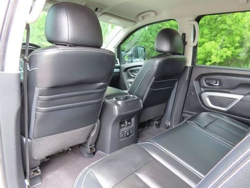 Used 2017 Nissan Titan PRO-4X AWD/4WD image 11