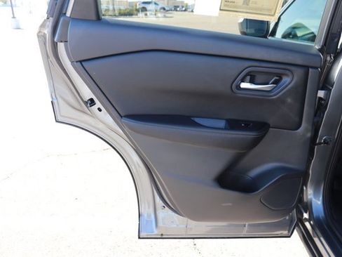 Used 2024 Nissan Rogue SV image 11