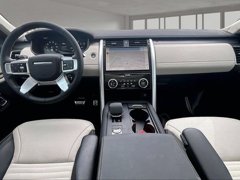 Certified 2025 Land Rover Discovery Dynamic SE AWD/4WD image 14