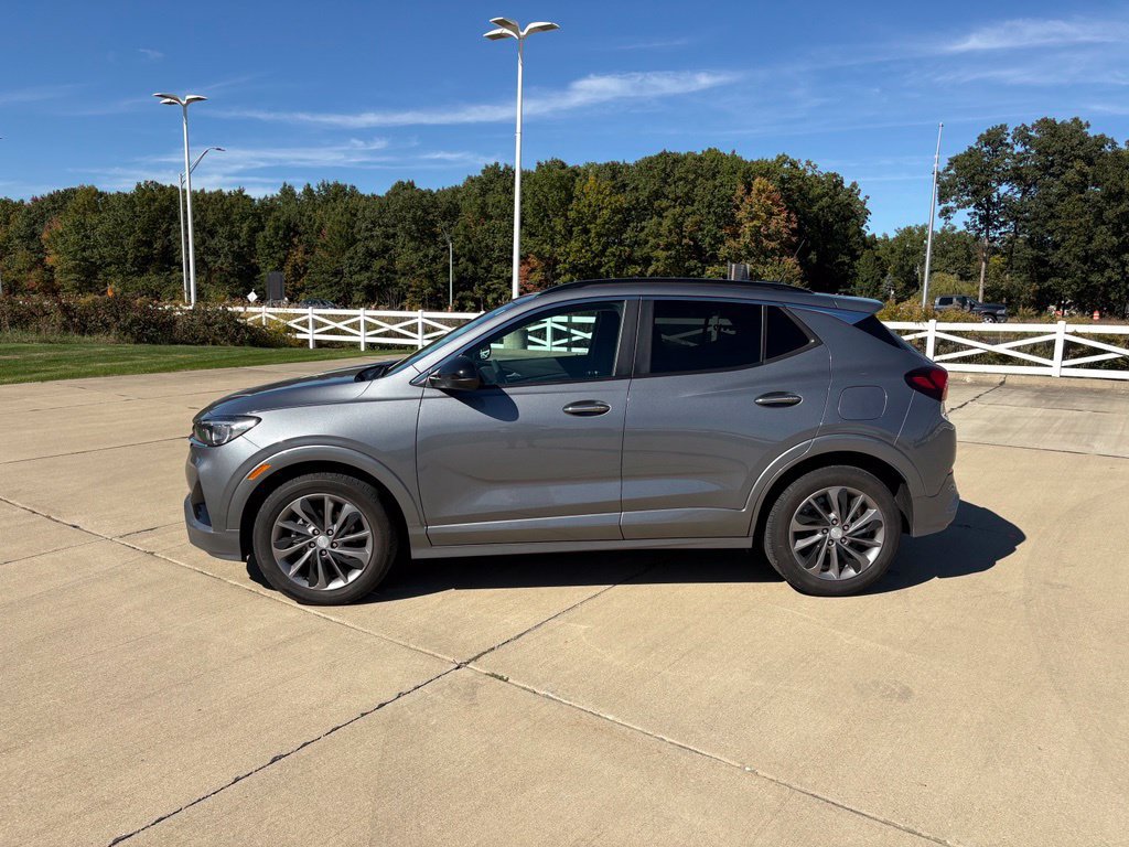 Used 2022 Buick Encore GX Select w/ Experience Buick Package FWD image 3
