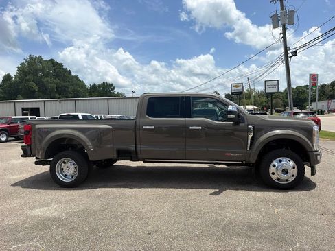 New 2026 Ford F450 Platinum w/ Platinum Plus Package AWD/4WD image 4