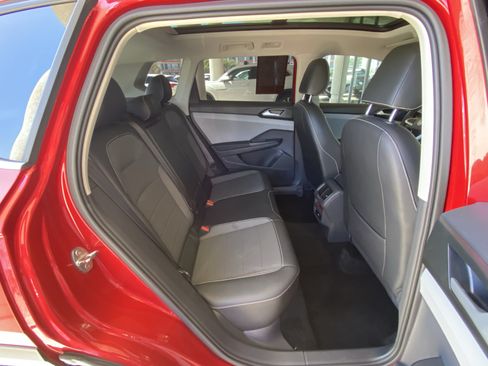 Certified 2023 Volkswagen Taos SE w/ Panoramic Sunroof Package FWD image 38