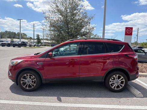 Used 2017 Ford Escape SE w/ Equipment Group 201A image 7