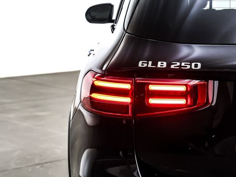 Used 2024 Mercedes-Benz GLB 250 image 16