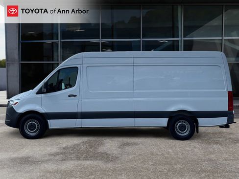 Used 2022 Mercedes-Benz Sprinter 2500 image 8