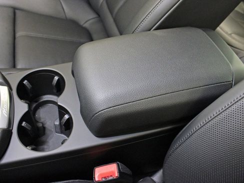 Used 2025 Porsche Macan image 29