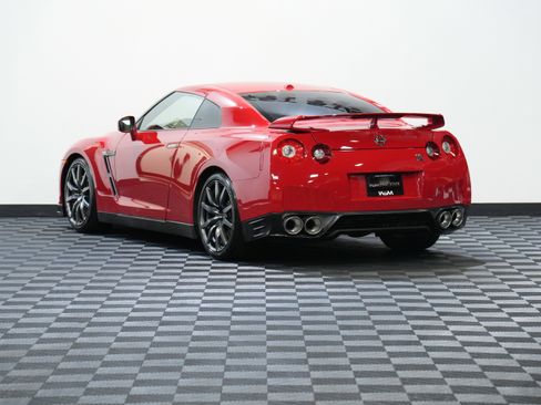 Used 2013 Nissan GT-R Premium image 8