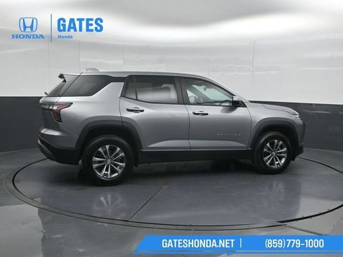 Used 2025 Chevrolet Equinox LT AWD/4WD image 3
