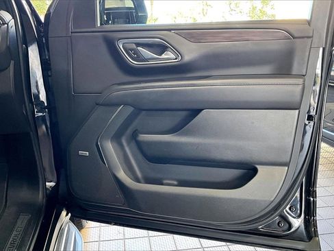 Used 2023 Chevrolet Suburban LT image 25