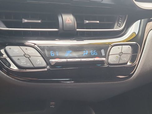 Used 2020 Toyota C-HR LE FWD image 19