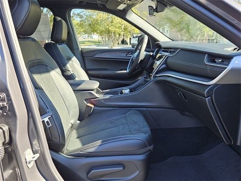 New 2025 Jeep Grand Cherokee Altitude image 15