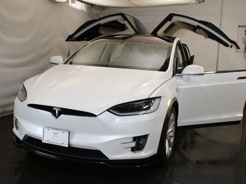 Used 2018 Tesla Model X 75D AWD/4WD image 8