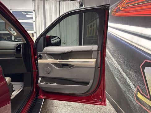 Used 2018 Ford Expedition XLT w/ Equipment Group 202A image 31