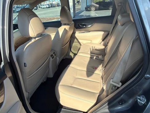 Used 2016 Nissan Rogue SL FWD image 8