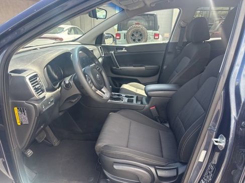 Used 2022 Kia Sportage LX FWD image 11