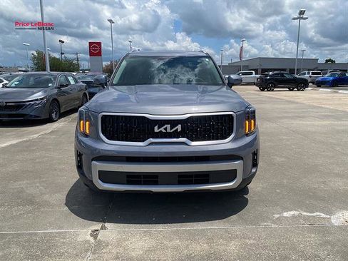 Used 2024 Kia Telluride EX w/ EX Captain's Chair Package FWD image 2