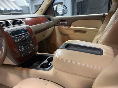 Used 2012 Chevrolet Suburban LT w/ Luxury Package AWD/4WD image 15