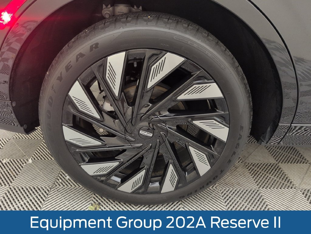 Used 2025 Lincoln Nautilus Reserve w/ Jet Appearance Package AWD/4WD image 18