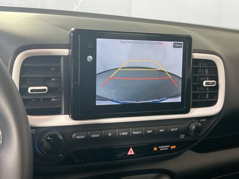Used 2023 Hyundai Venue Limited FWD image 14