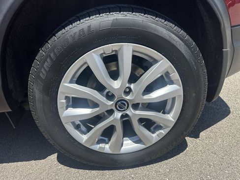 Used 2020 Nissan Rogue Sport SV FWD image 11