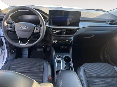 Used 2025 Ford Escape SE w/ Class II Trailer Tow Package image 12