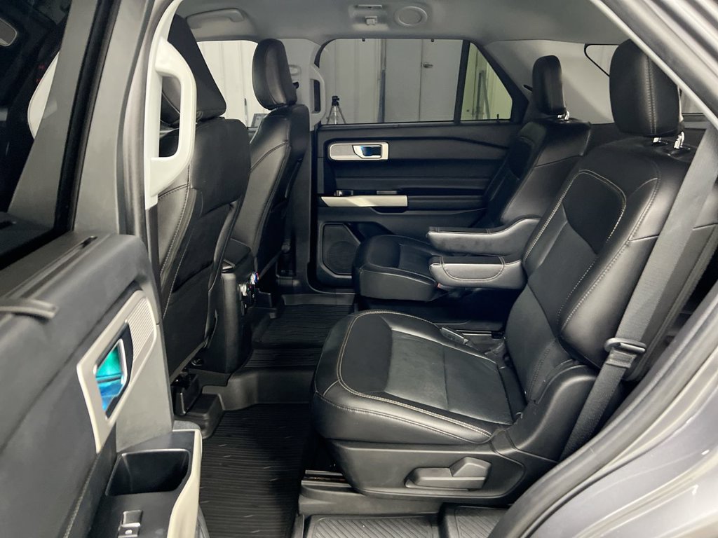 Used 2022 Ford Explorer Limited w/ Equipment Group 301A AWD/4WD image 23