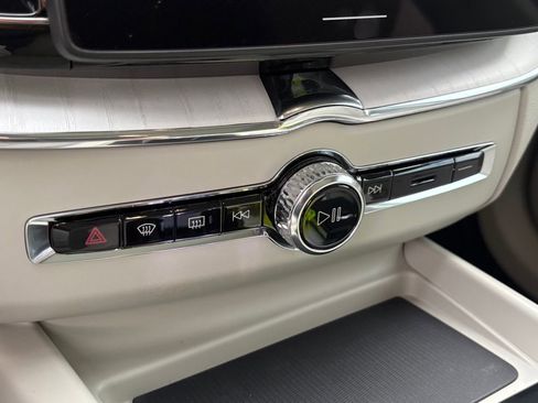 New 2026 Volvo XC60 B5 Ultra w/ Protection Package Premier image 16