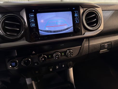 Used 2019 Toyota Tacoma TRD Off-Road image 18