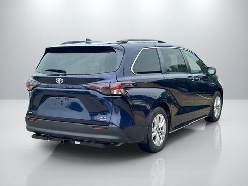 Used 2023 Toyota Sienna XLE w/ XLE Plus Package AWD/4WD image 5