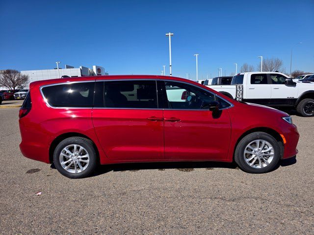 New 2026 Chrysler Pacifica Select AWD/4WD image 7