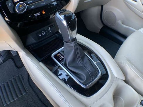 Used 2018 Nissan Rogue SL w/ Premium Package image 20