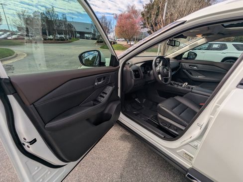 Used 2023 Nissan Rogue SL w/ SL Premium Package AWD/4WD image 8