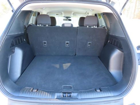 Used 2022 Ford Escape SE image 19