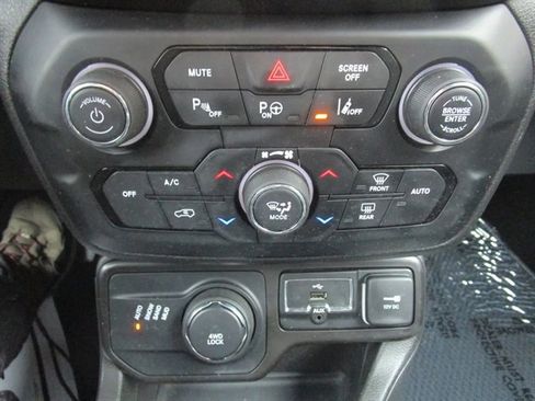 Used 2021 Jeep Renegade Latitude image 15