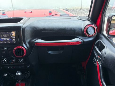 Used 2016 Jeep Wrangler Sahara w/ Connectivity Group AWD/4WD image 15