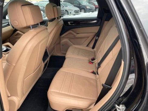 Used 2020 Porsche Cayenne image 15