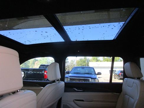 New 2025 Jeep Grand Cherokee L Limited w/ Luxury Tech Group II image 24