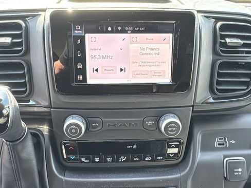 Used 2025 RAM ProMaster 2500 w/ Convenience Group image 15