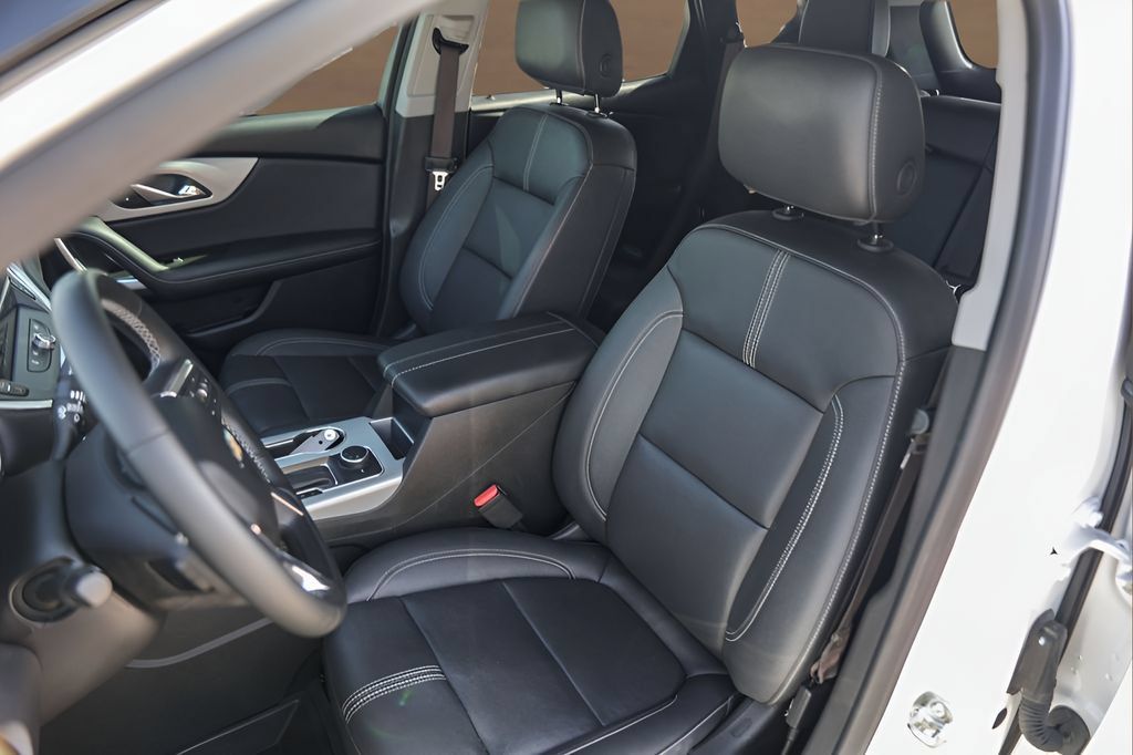 Used 2023 Chevrolet Blazer LT FWD image 7