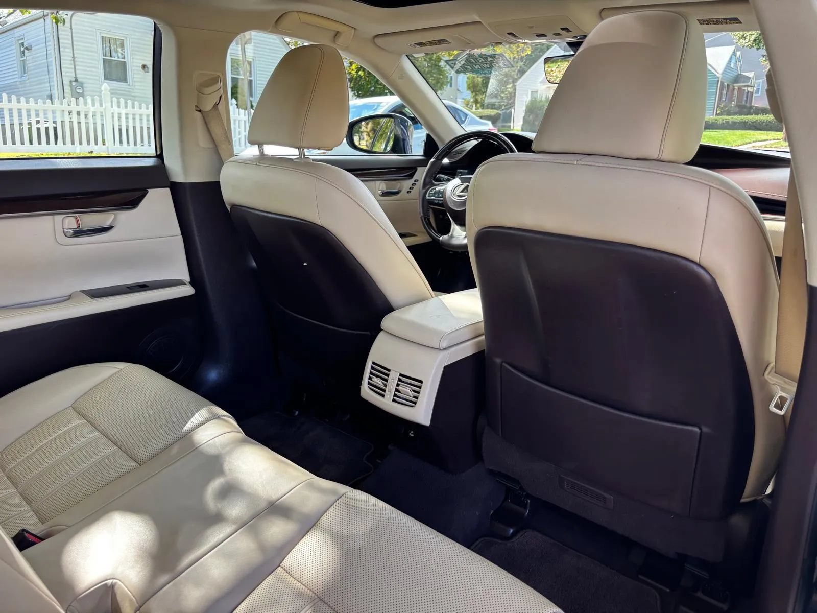 Used 2016 Lexus ES 350 w/ Luxury Package w/Wood Trim FWD image 28