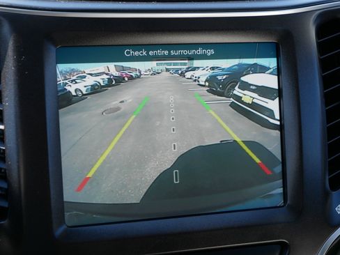Used 2020 Jeep Cherokee Trailhawk w/ Cold Weather Group AWD/4WD image 27