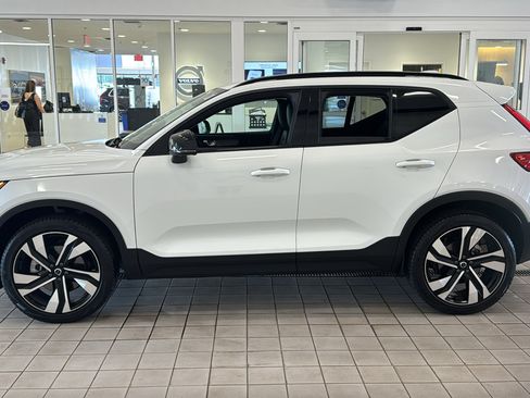 Used 2025 Volvo XC40 B5 Ultra AWD/4WD image 8