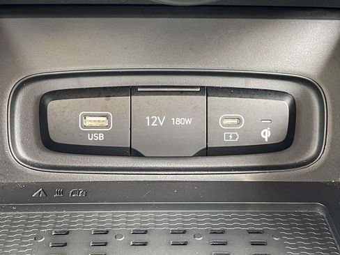 Certified 2024 Hyundai Venue Limited image 19