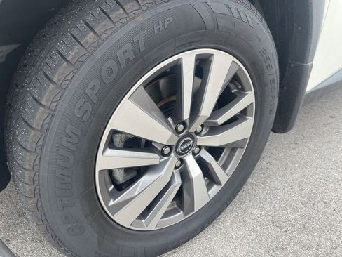 Used 2023 Nissan Pathfinder SL image 10