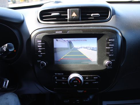 Used 2018 Kia Soul w/ Convenience Package image 25