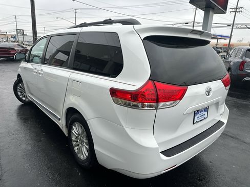 Used 2014 Toyota Sienna XLE image 12