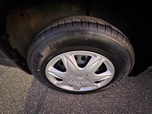 Used 2017 Nissan Rogue S image 32