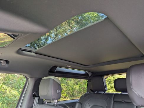 Used 2023 Land Rover Defender 90 S image 17