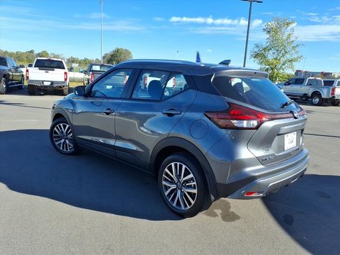 Used 2024 Nissan Kicks SV image 5